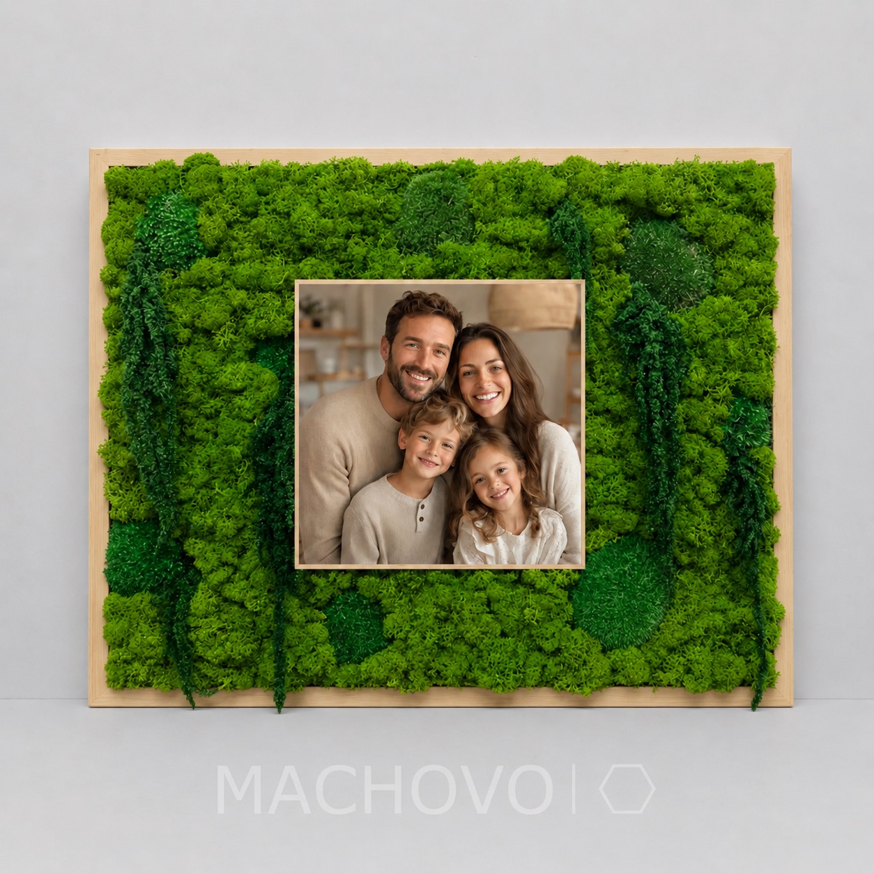 Machový obraz s vlastnou rodinnou fotografiou v čiernom ráme