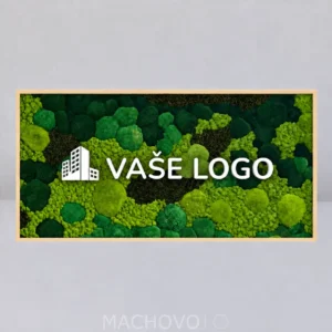 Obdĺžnikový machový obraz Verdara s kombináciou svetlých a tmavých zelených štruktúr, bielym nápisom „VAŠE LOGO“ a symbolom budov, borovicový rám.