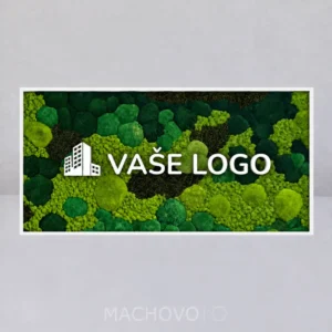 Obdĺžnikový machový obraz Verdara s kombináciou svetlých a tmavých zelených štruktúr, bielym nápisom „VAŠE LOGO“ a symbolom budov, biely rám.